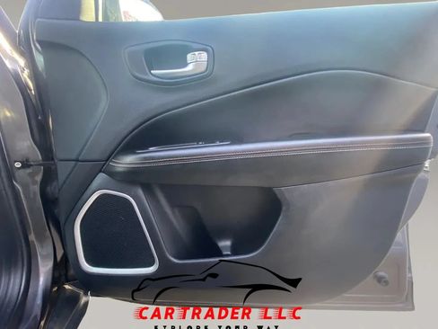 Used 2019 Jeep Compass Latitude w/ Popular Equipment Group FWD image 15