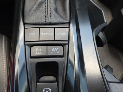 Used 2025 Toyota Camry SE FWD image 24