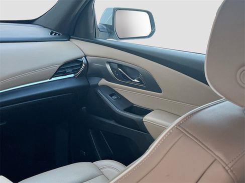 Used 2023 Chevrolet Traverse Premier image 24