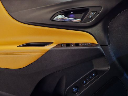 Used 2020 Chevrolet Equinox Premier FWD image 17