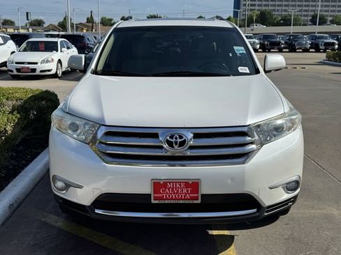 Used 2011 Toyota Highlander Limited w/ Tow Pkg FWD image 3