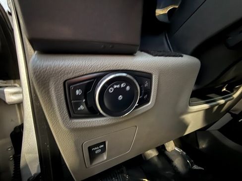 Used 2015 Ford F150 XLT RWD image 24