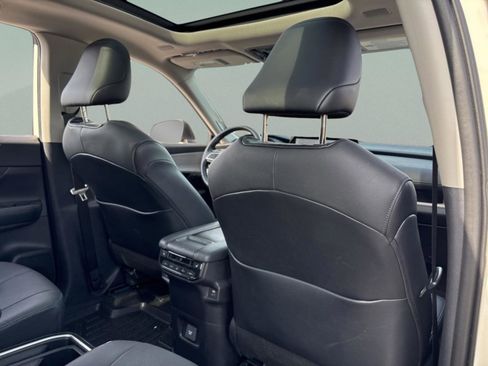 Used 2024 Toyota Grand Highlander Limited image 36