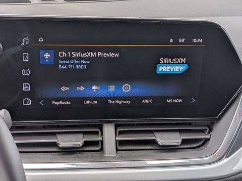 Used 2025 Chevrolet Trax LT w/ LT Convenience Package FWD image 23