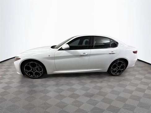 Used 2022 Alfa Romeo Giulia Ti image 5