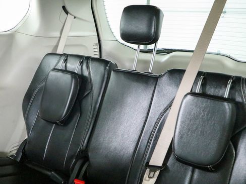 Used 2022 Chrysler Pacifica Touring-L FWD image 25