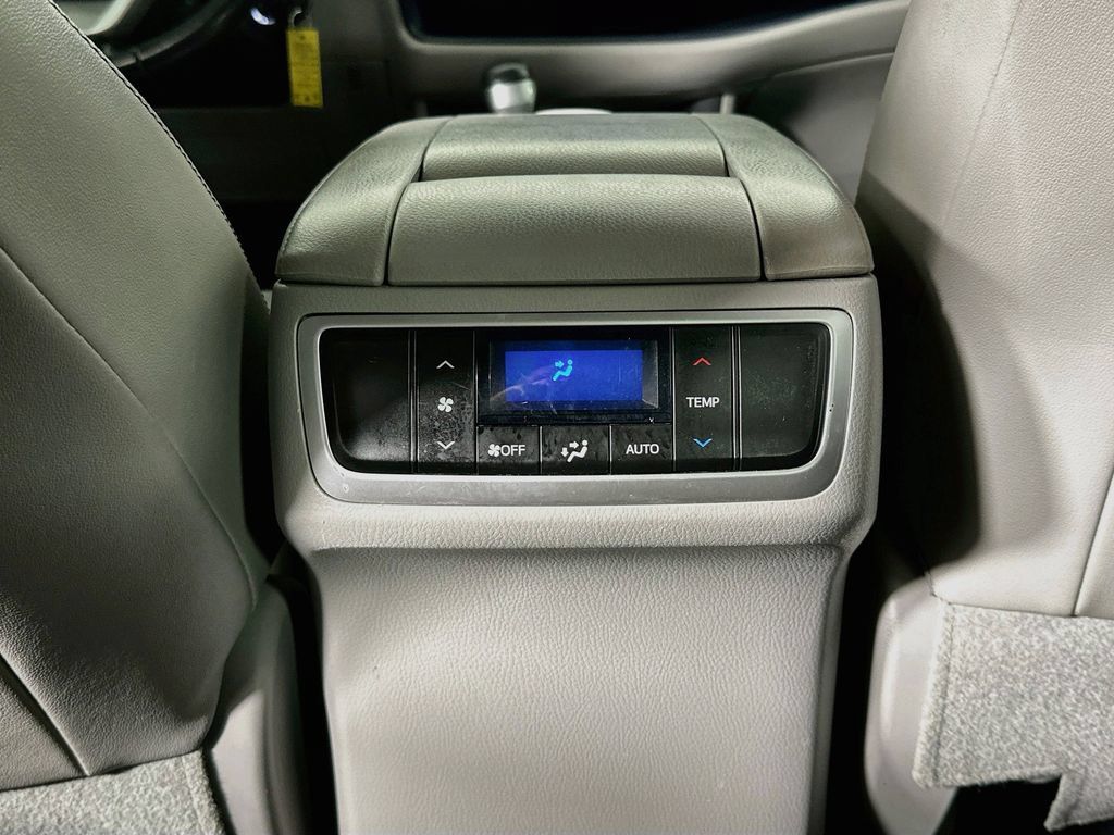 Used 2017 Toyota Highlander Plus FWD image 29