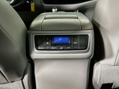 Used 2017 Toyota Highlander Plus FWD image 29