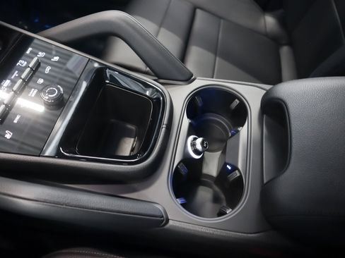 Certified 2026 Porsche Cayenne AWD/4WD image 16
