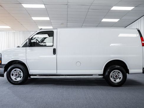 Used 2024 GMC Savana 2500 w/ Driver Convenience Package image 5