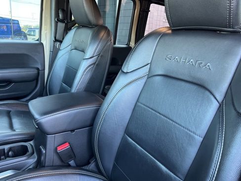 Used 2022 Jeep Wrangler Unlimited Sahara w/ Cold Weather Group image 26