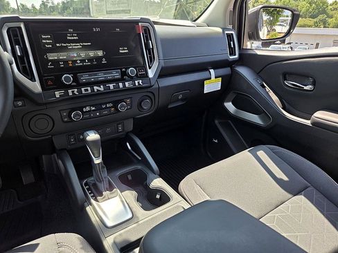 New 2025 Nissan Frontier SV w/ SV Convenience Package image 15