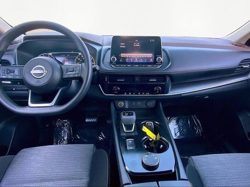 Used 2023 Nissan Rogue SV image 7