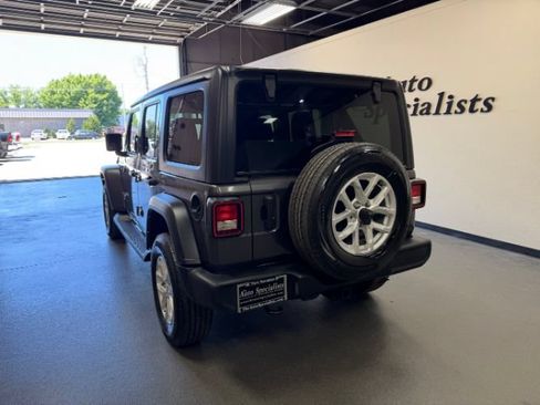 Used 2023 Jeep Wrangler Unlimited Sport AWD/4WD image 3