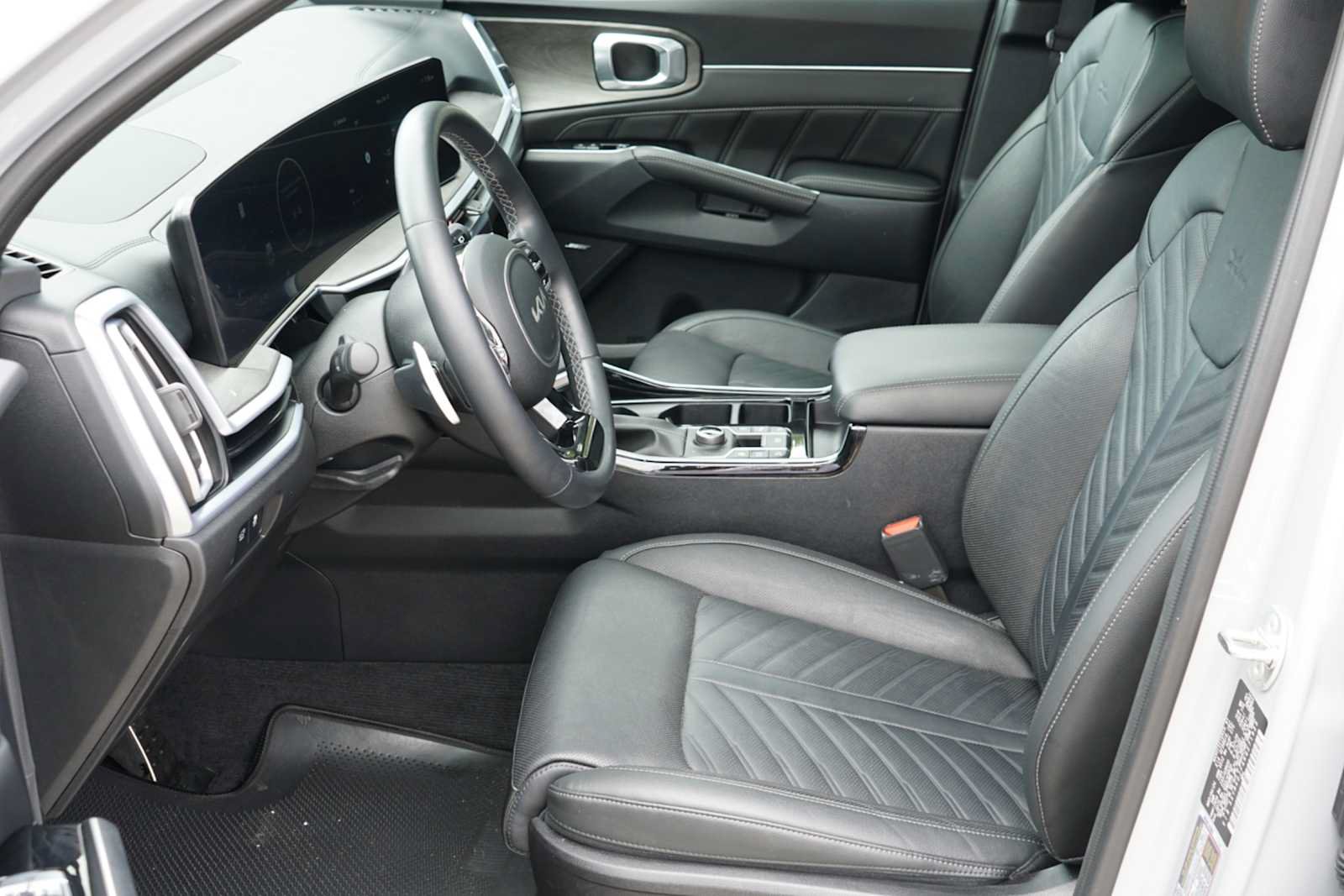 Certified 2024 Kia Sorento SX Prestige AWD/4WD image 8