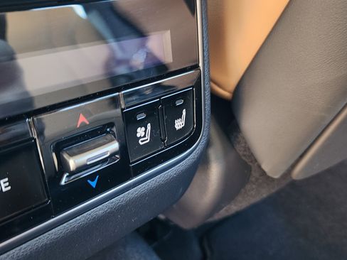 Used 2025 Lexus LX 600 4WD w/ Luxury Package image 17