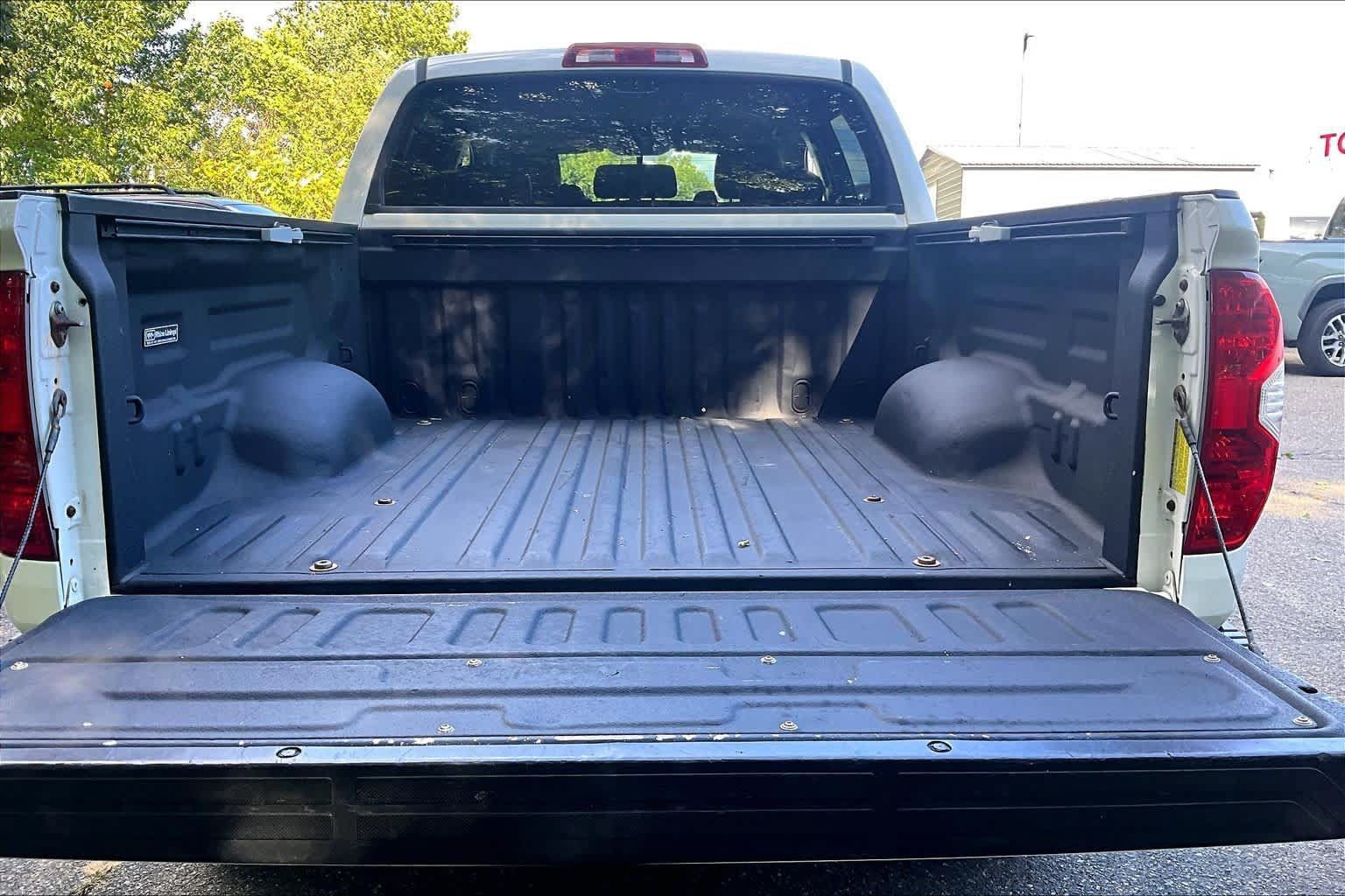 Used 2015 Toyota Tundra SR5 w/ TRD Off Road Package AWD/4WD image 29