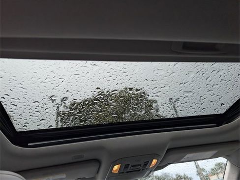 Used 2020 Toyota Highlander XLE image 14