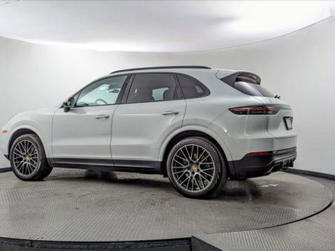 Used 2019 Porsche Cayenne image 4