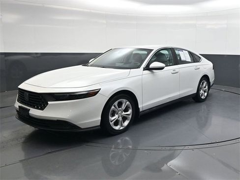 Used 2023 Honda Accord LX image 8