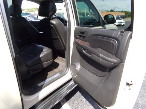 Used 2013 GMC Yukon XL Denali image 34