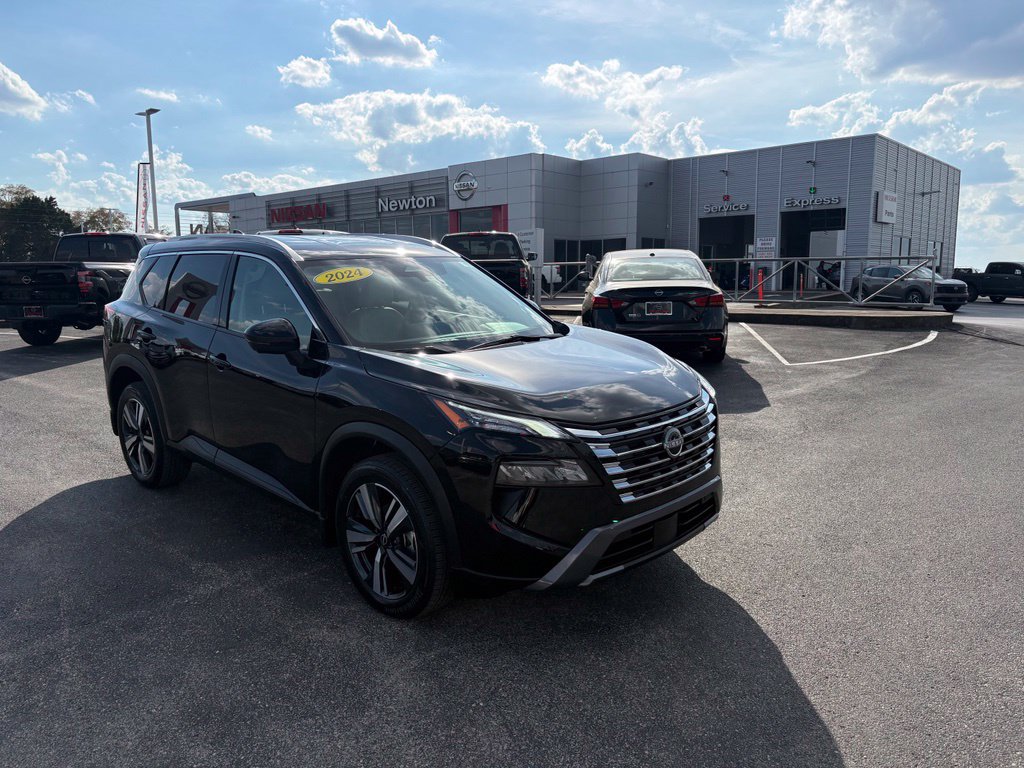 Used 2024 Nissan Rogue SL AWD/4WD image 2