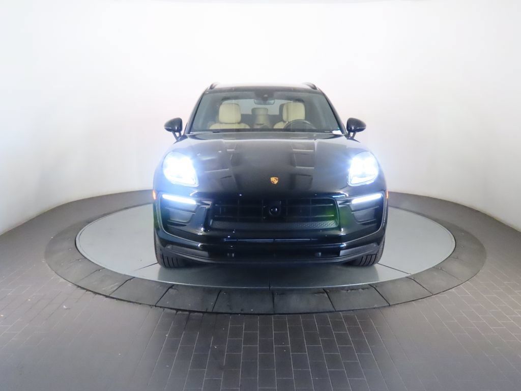 Certified 2026 Porsche Macan AWD/4WD image 10