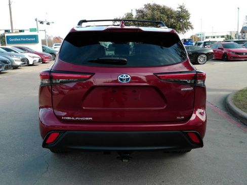Used 2021 Toyota Highlander XLE image 9