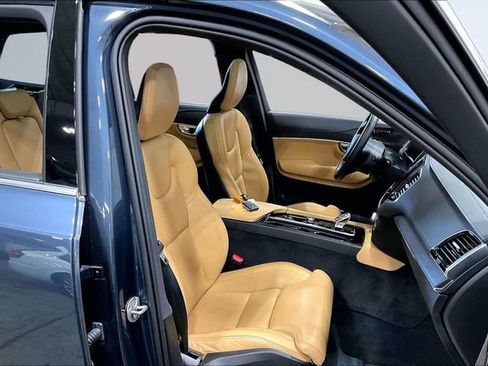 Certified 2025 Volvo XC90 T8 Ultra w/ Protection Package Premier AWD/4WD image 10