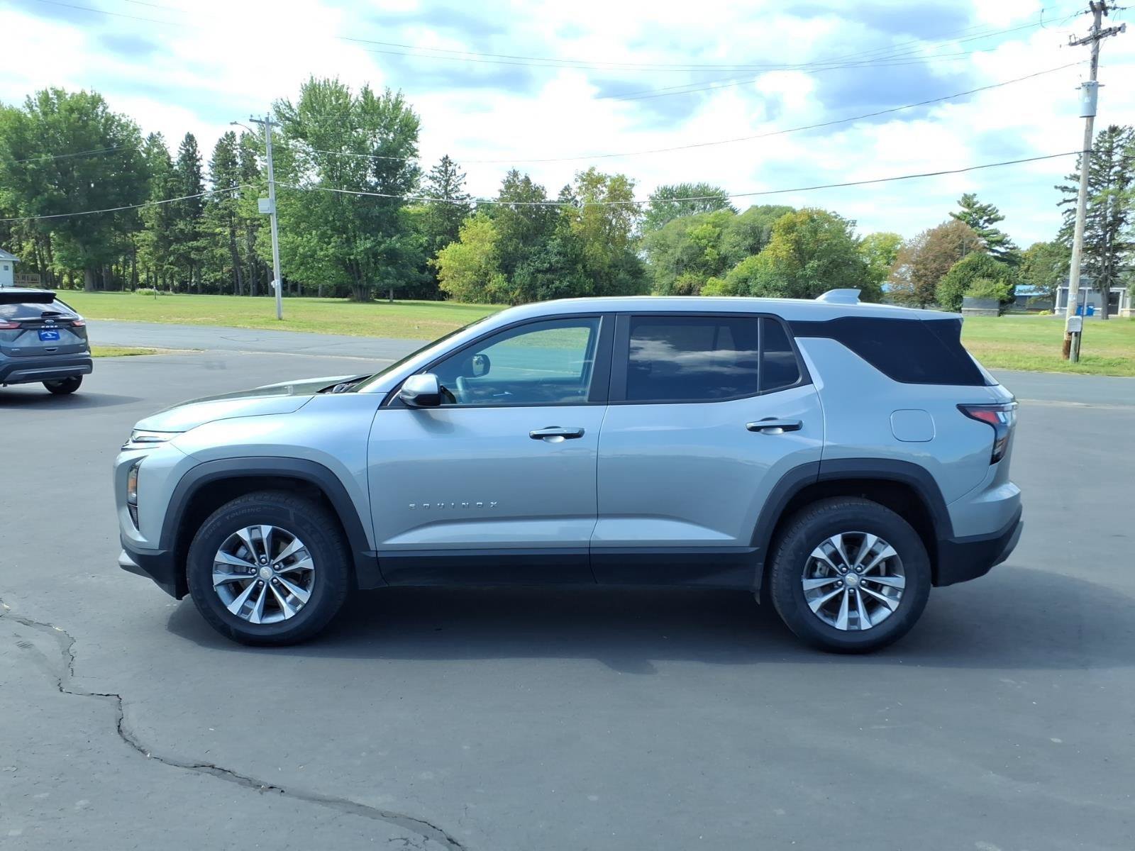 Used 2026 Chevrolet Equinox LT AWD/4WD image 2