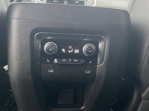 Used 2023 Chevrolet Suburban Premier image 23