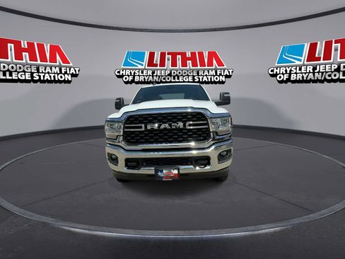 Used 2024 RAM 2500 Big Horn AWD/4WD image 3