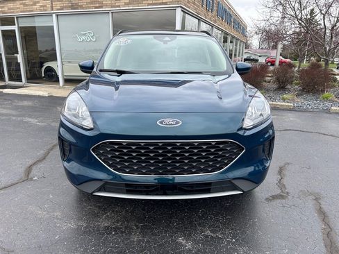 Used 2020 Ford Escape SE image 2