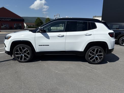Used 2025 Jeep Compass Limited w/ Elite Group AWD/4WD image 7