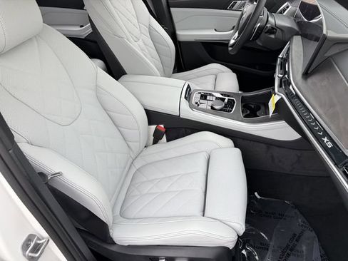 Used 2026 BMW X5 xDrive40i AWD/4WD image 11