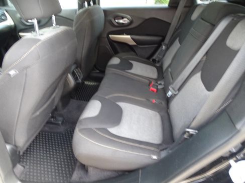 Used 2018 Jeep Cherokee Sport w/ Cold Weather Group AWD/4WD image 27