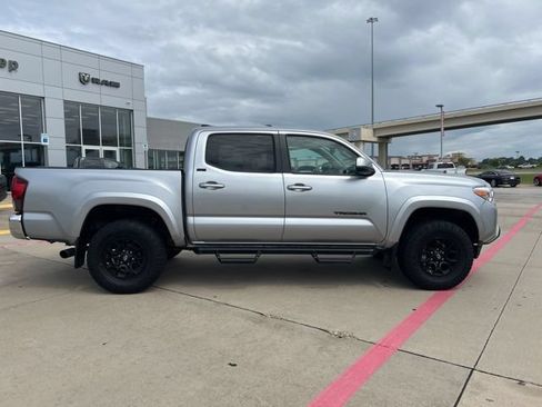 Used 2022 Toyota Tacoma SR5 RWD image 13