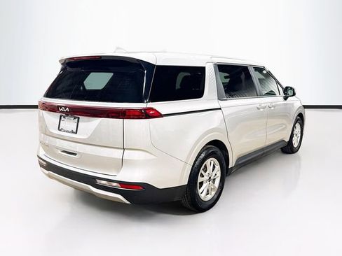 Used 2022 Kia Carnival LX FWD image 7