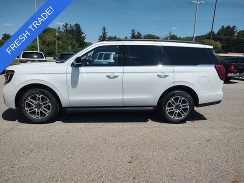 Used 2025 Ford Expedition Active AWD/4WD image 2