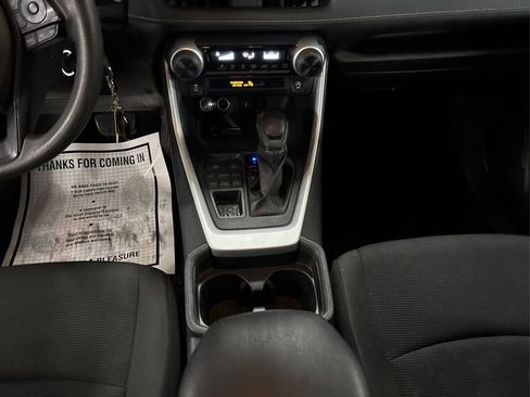 Used 2021 Toyota RAV4 LE image 20