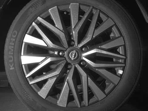 Used 2025 Nissan Altima 2.5 SV FWD image 14