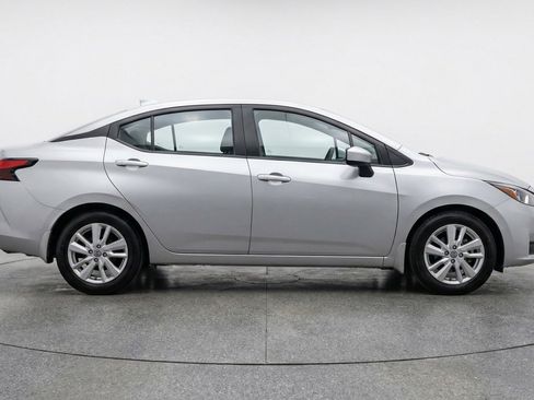 Used 2025 Nissan Versa SV image 11