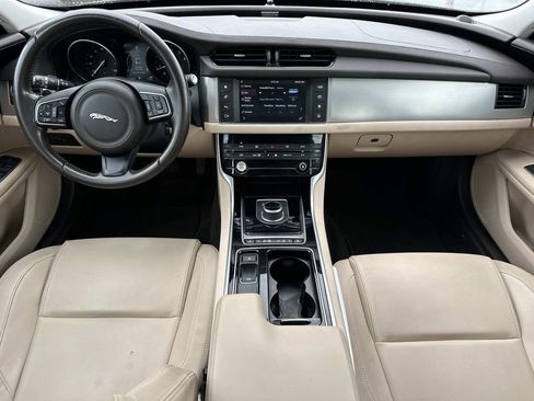 Used 2017 Jaguar XF Premium RWD image 13