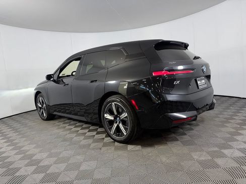 Used 2023 BMW iX xDrive50 w/ Sport Package AWD/4WD image 10