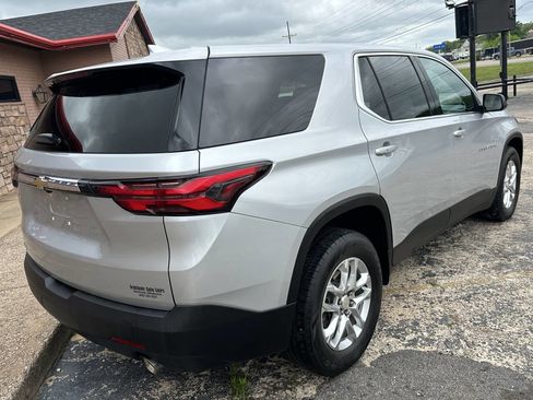 Used 2022 Chevrolet Traverse LS FWD image 9