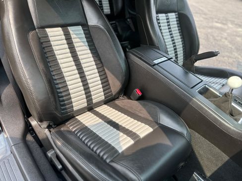 Used 2010 Ford Mustang Shelby GT500 RWD image 38