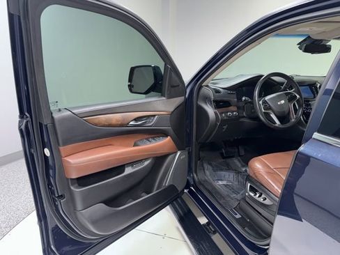Used 2017 Cadillac Escalade Premium Luxury image 14