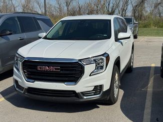 Used 2024 GMC Terrain SLE video 1
