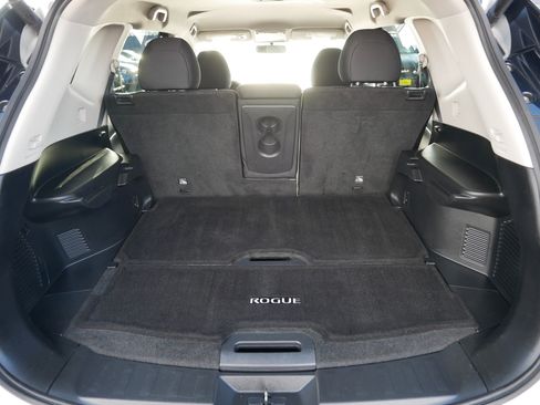 Used 2018 Nissan Rogue SV image 18