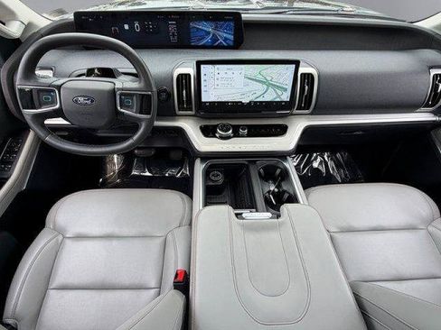 Certified 2025 Ford Expedition Active RWD image 3